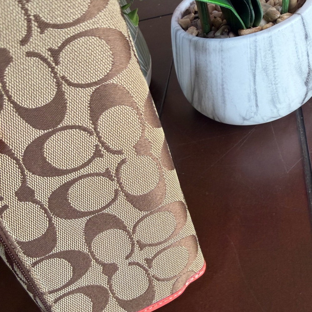 Coach Pink signature canvas wallet with turn lock - Picture 3 of 15